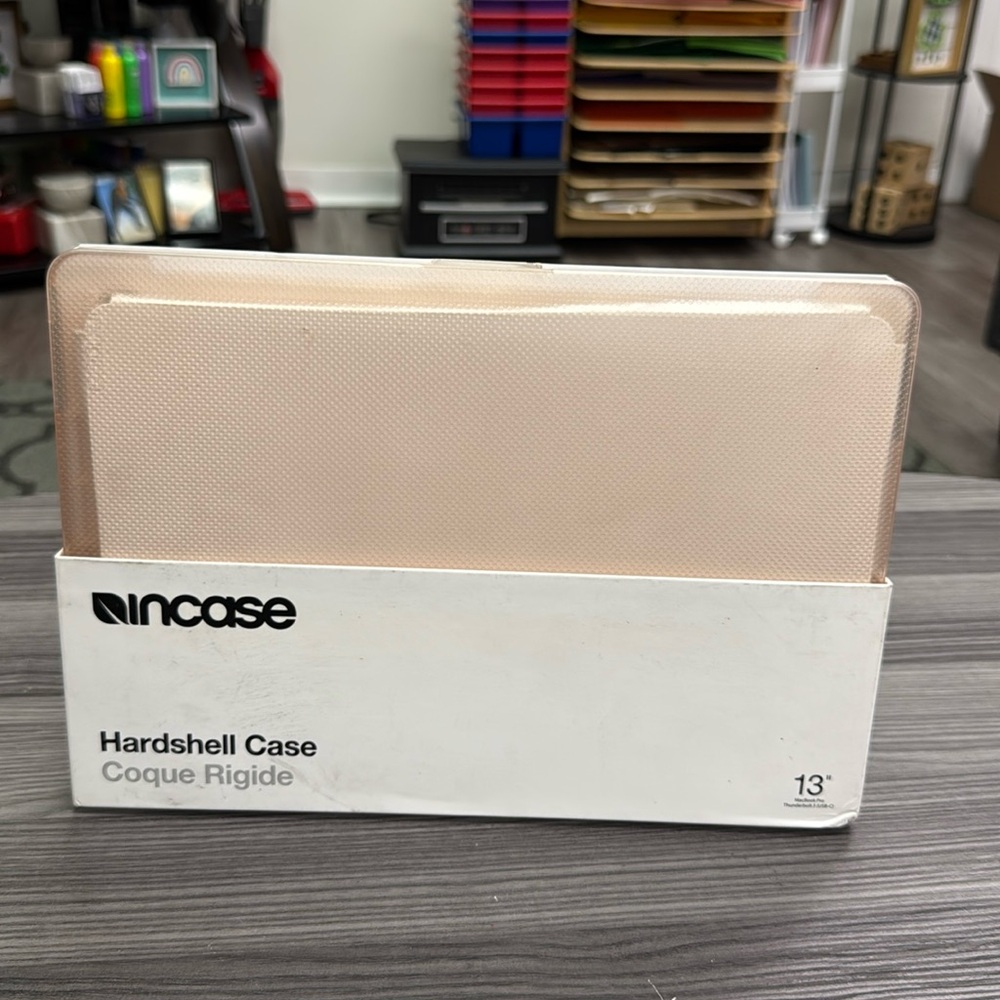 Incase Laptop Hard Shell Case fits 13 inch MacBook Pro new excellent condition